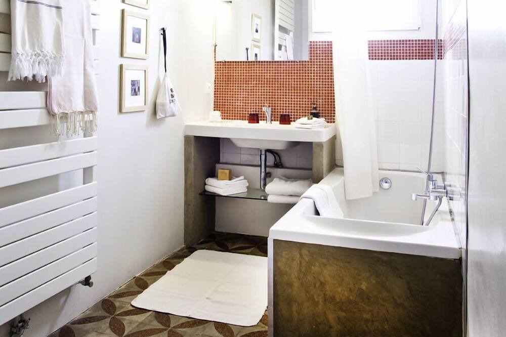 Photo of Bathroom in Saint-Laurent-des-Arbres