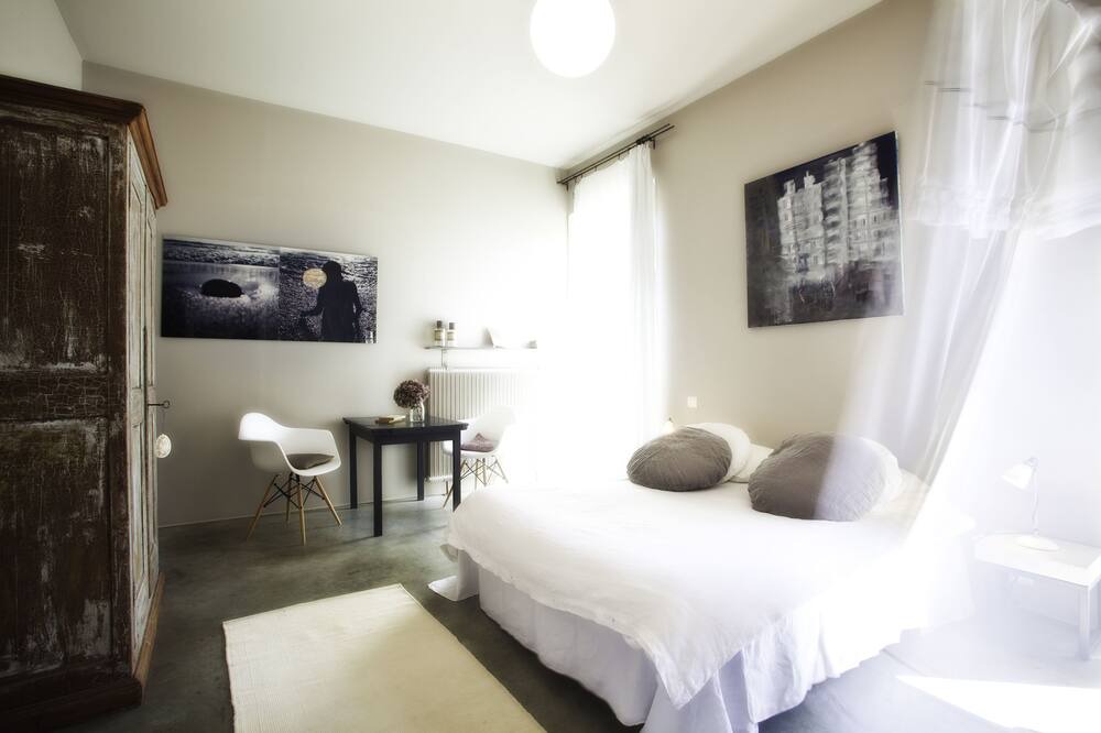 Photo of Bedroom in Saint-Laurent-des-Arbres