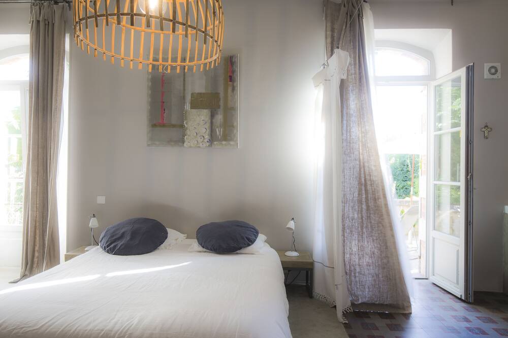 Photo of Bedroom in Saint-Laurent-des-Arbres