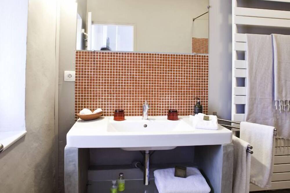 Photo of Bedroom in Saint-Laurent-des-Arbres