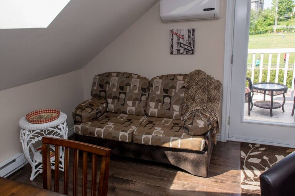 Photo of Livingroom in Jonquiere