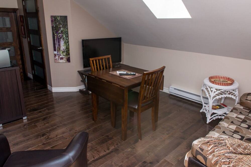 Photo of Livingroom in Jonquiere