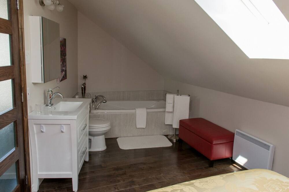 Photo of Bathroom in Jonquiere