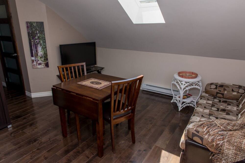 Photo of Livingroom in Jonquiere