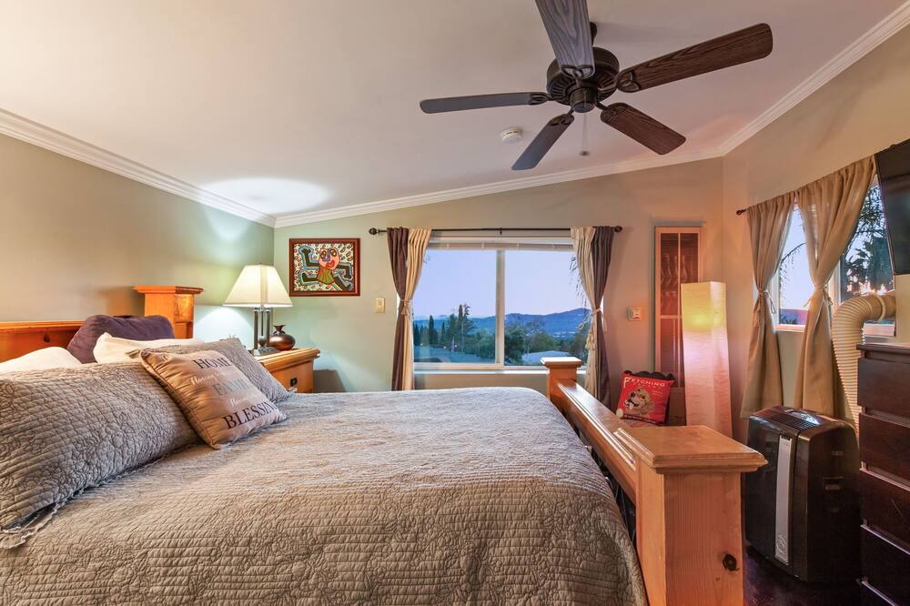 Photo of Bedroom in Altadena