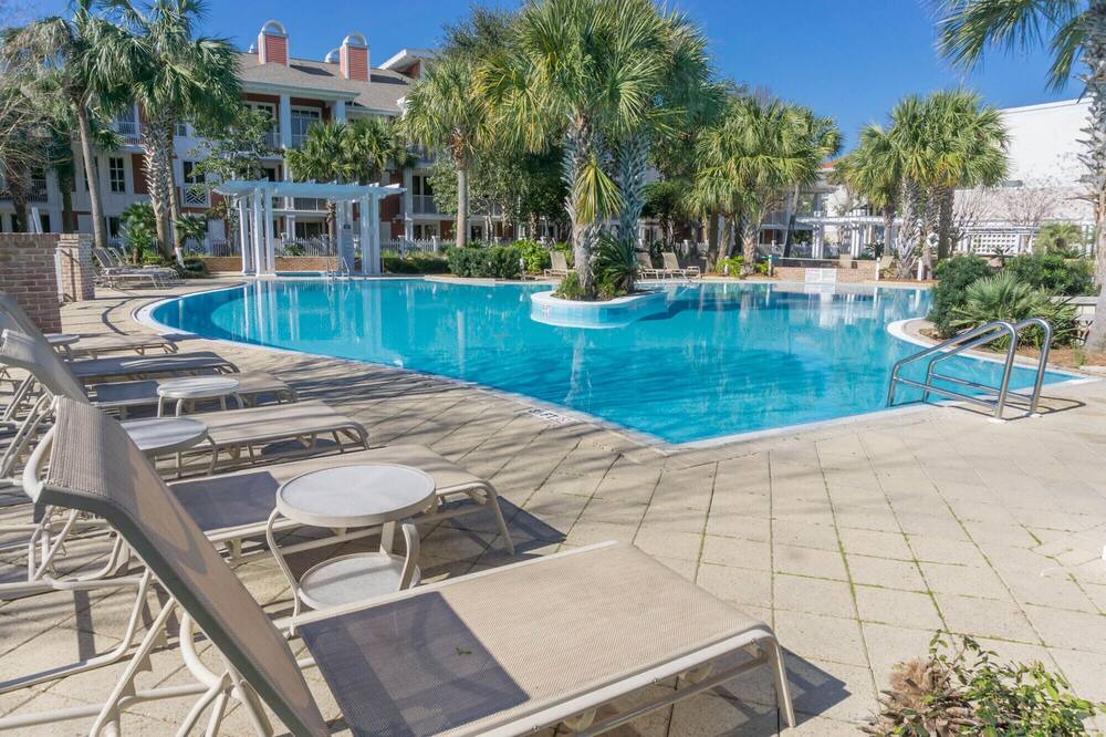 Photo of Outdoor in Baytowne Wharf
