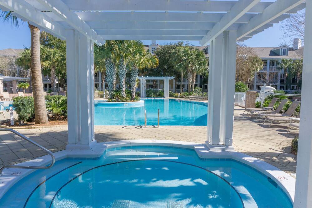 Photo of Outdoor in Baytowne Wharf