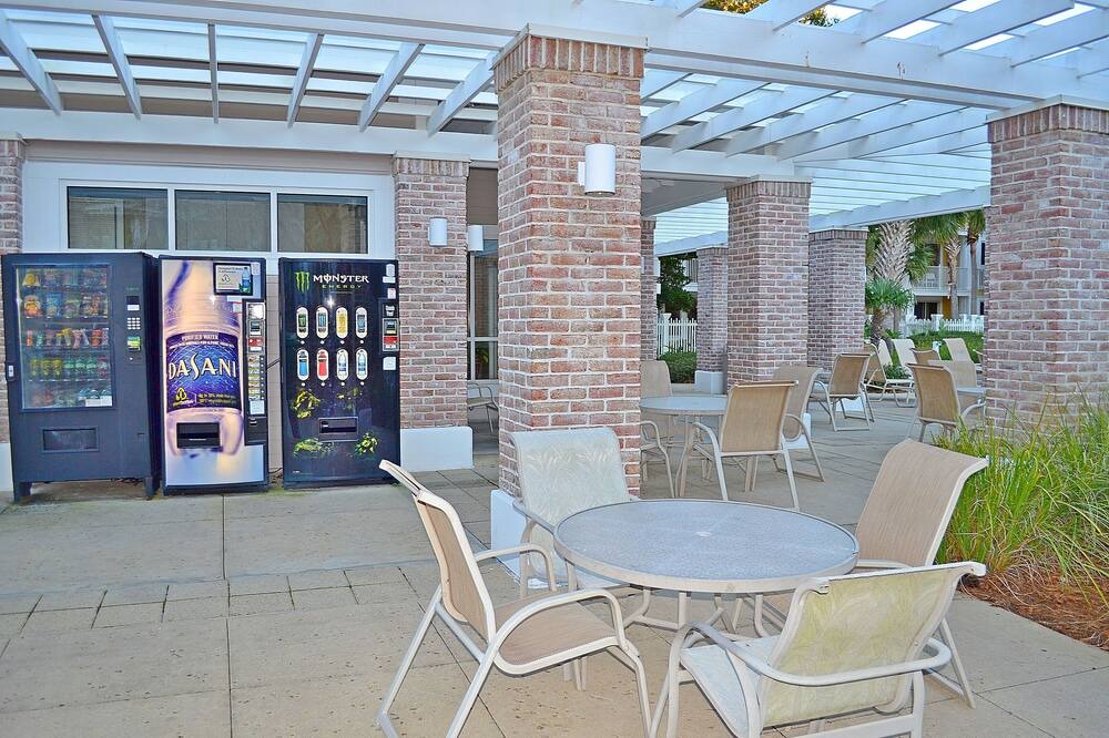 Photo of Outdoor in Baytowne Wharf