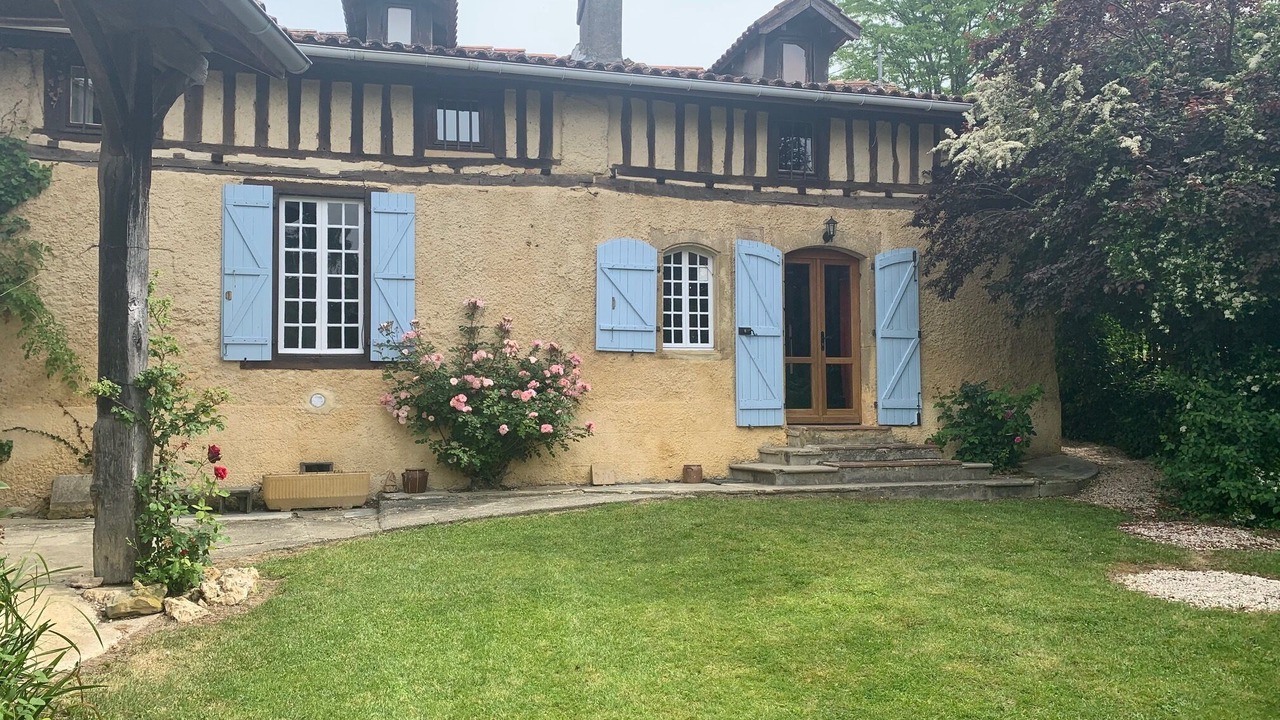 Photo of Outdoor in Lespugue