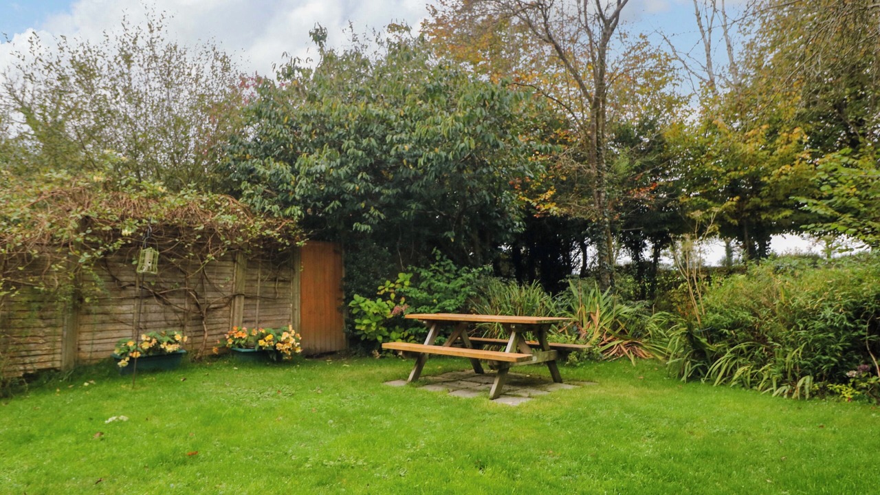 Photo of Outdoor in Black Torrington