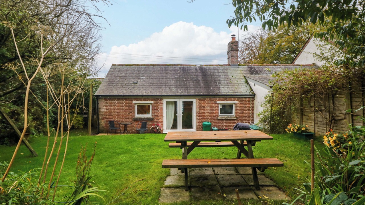 Photo of Outdoor in Black Torrington