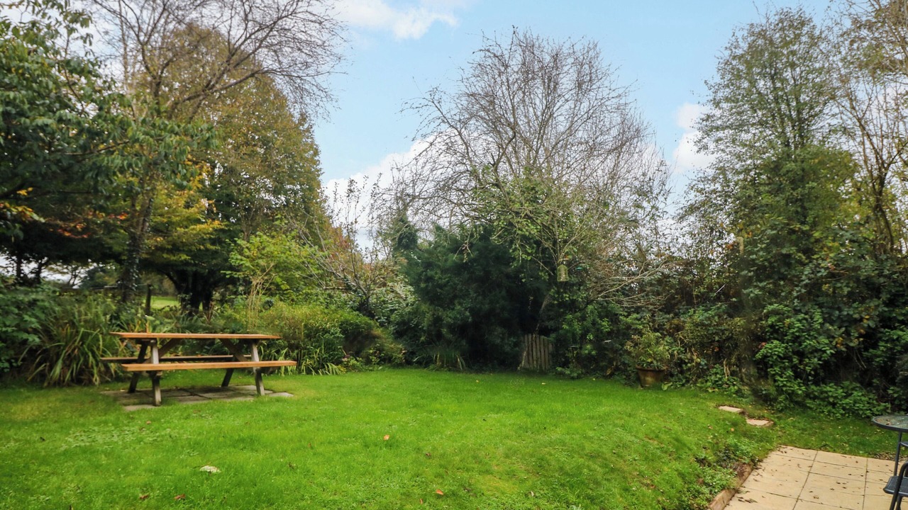 Photo of Outdoor in Black Torrington