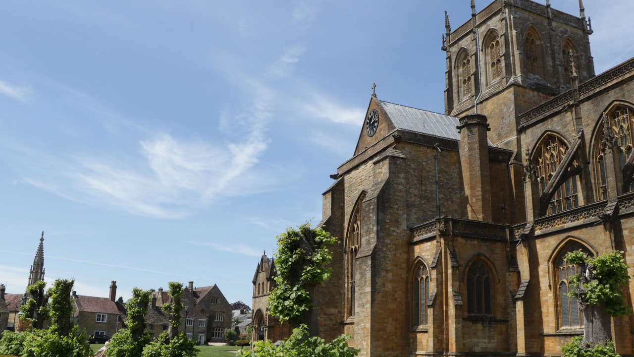 Photo of Others in Queen Camel