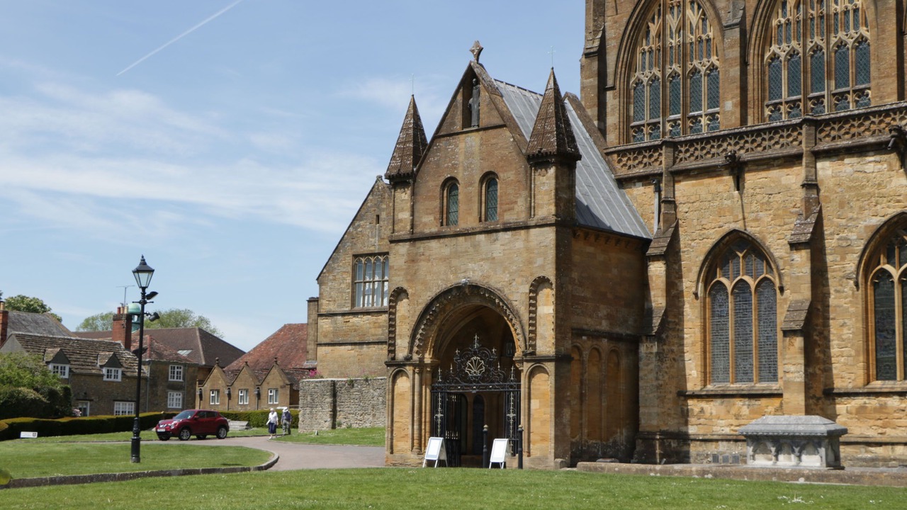 Photo of Others in Queen Camel