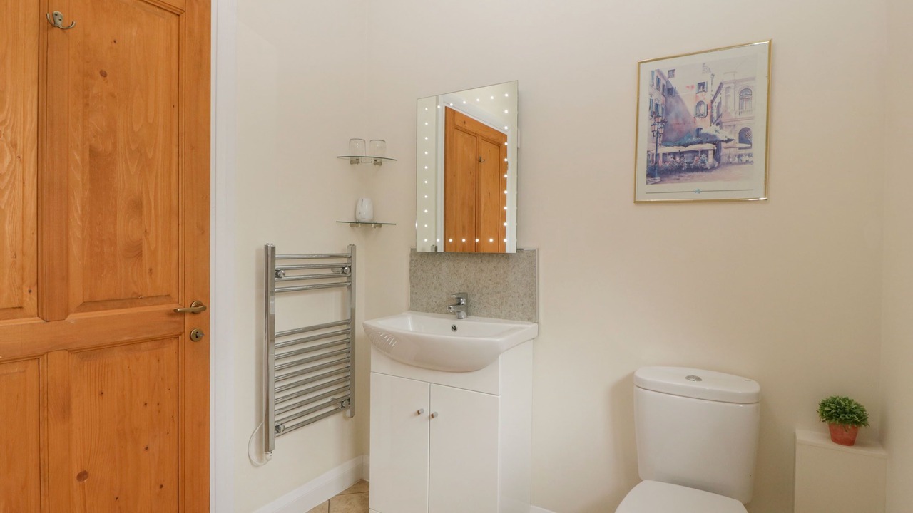 Photo of Bathroom in Queen Camel