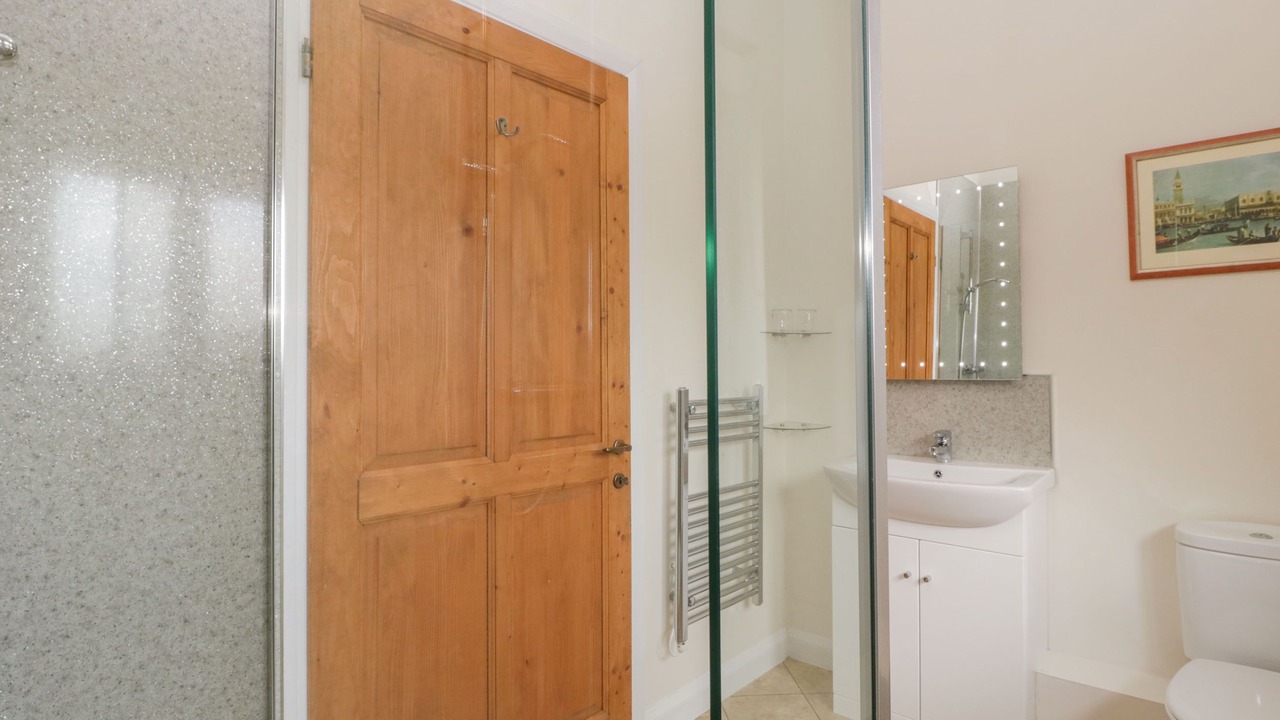 Photo of Bathroom in Queen Camel