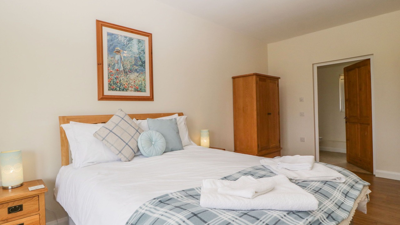 Photo of Others in Queen Camel