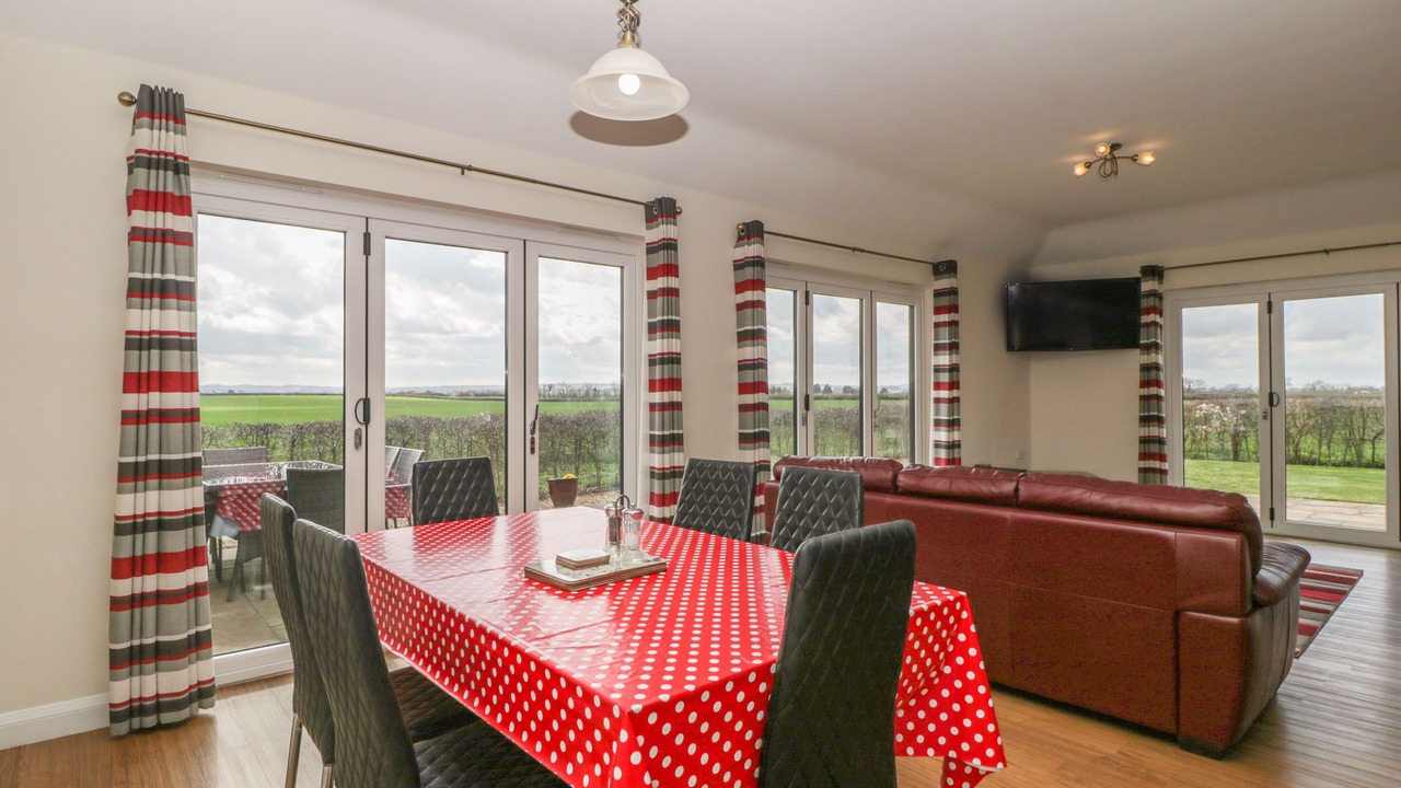 Photo of Others in Queen Camel