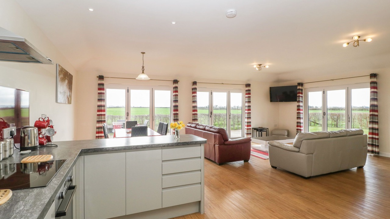 Photo of Others in Queen Camel