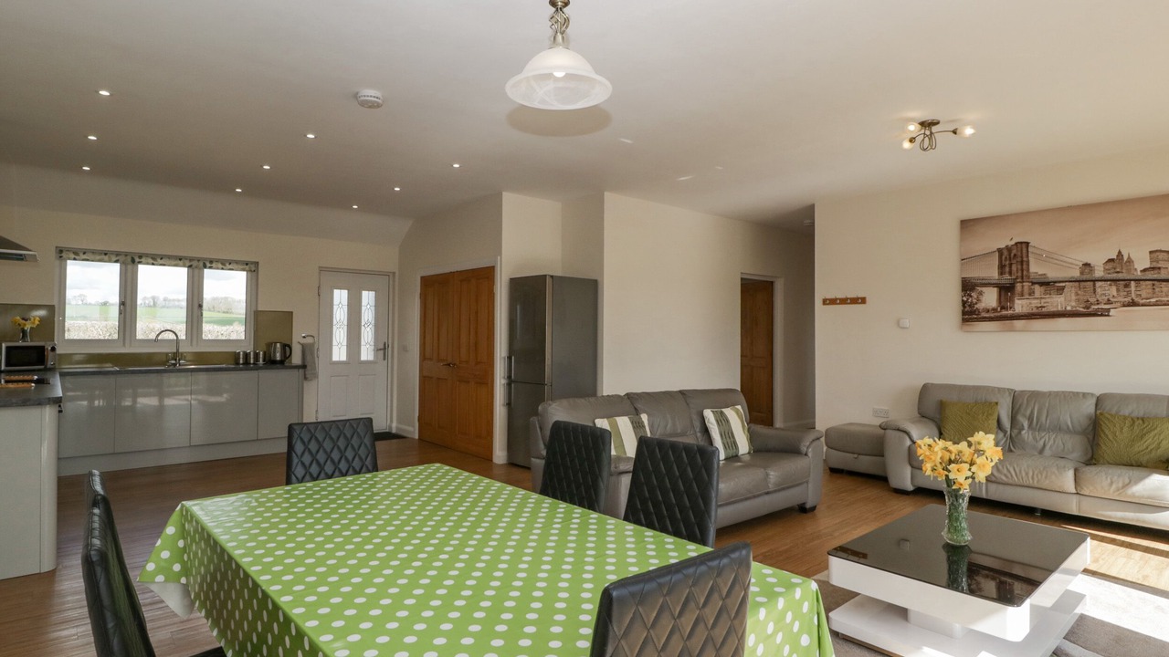 Photo of Others in Queen Camel