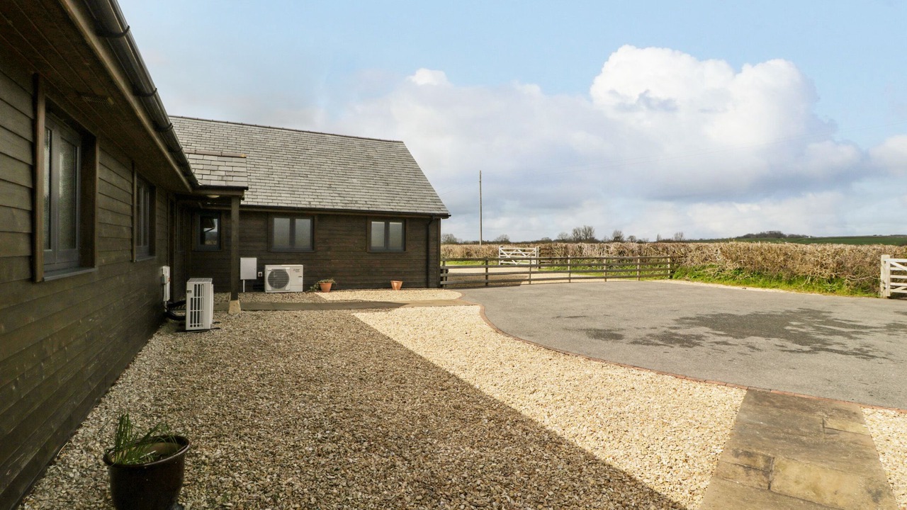 Photo of Others in Queen Camel