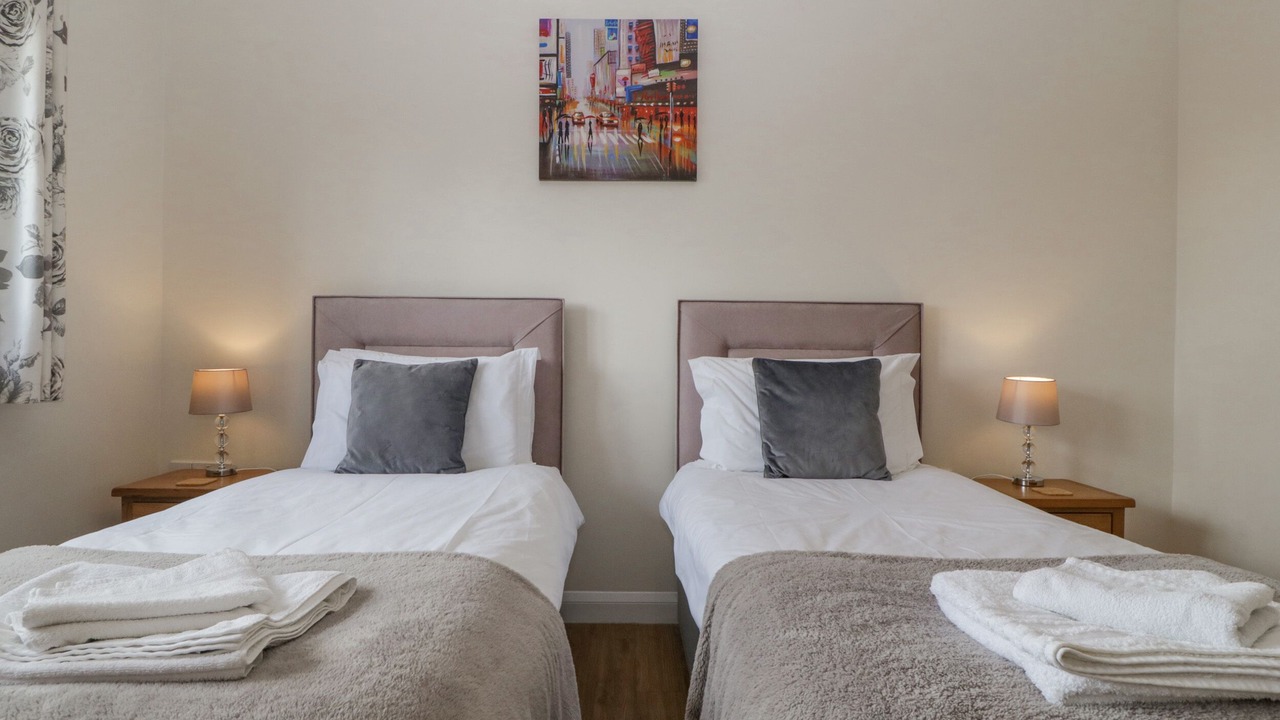 Photo of Others in Queen Camel