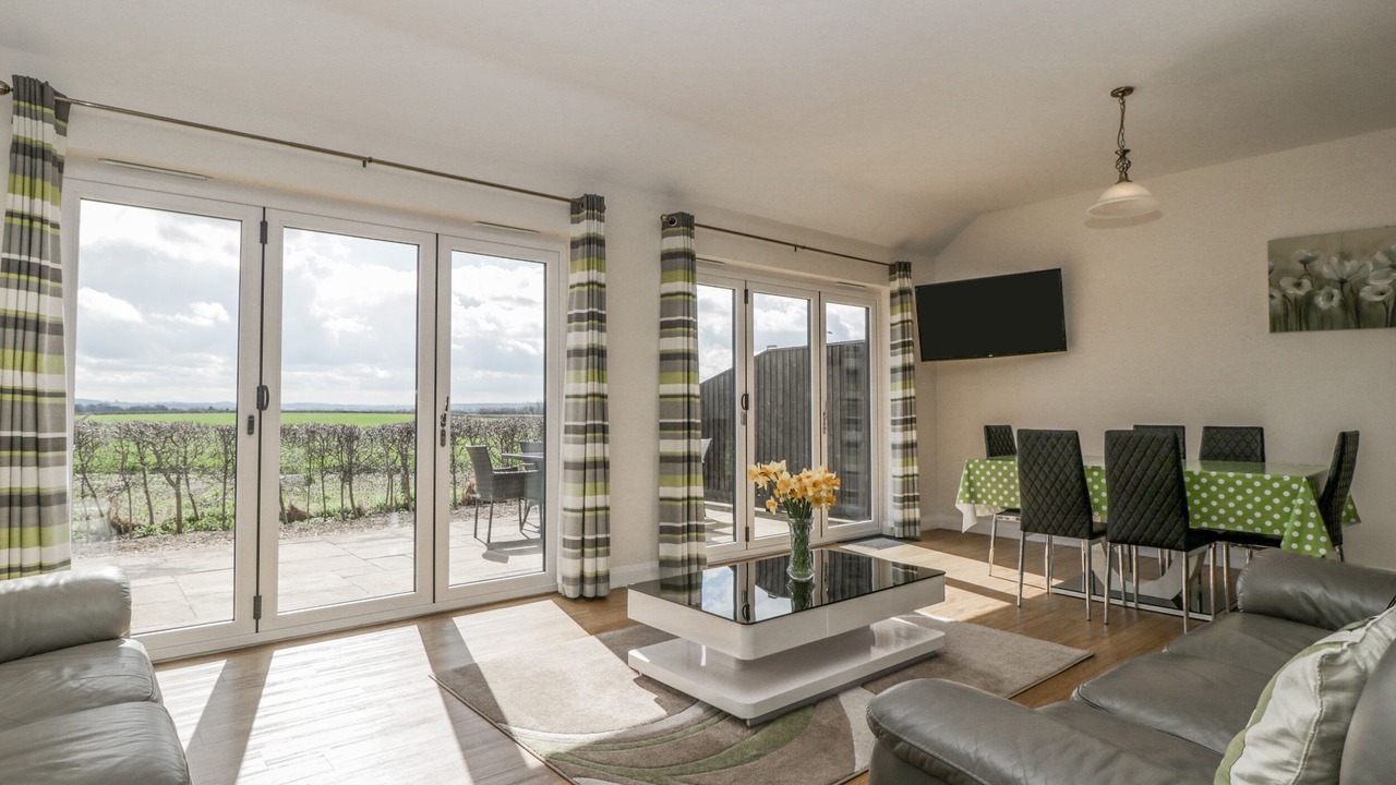 Photo of Others in Queen Camel