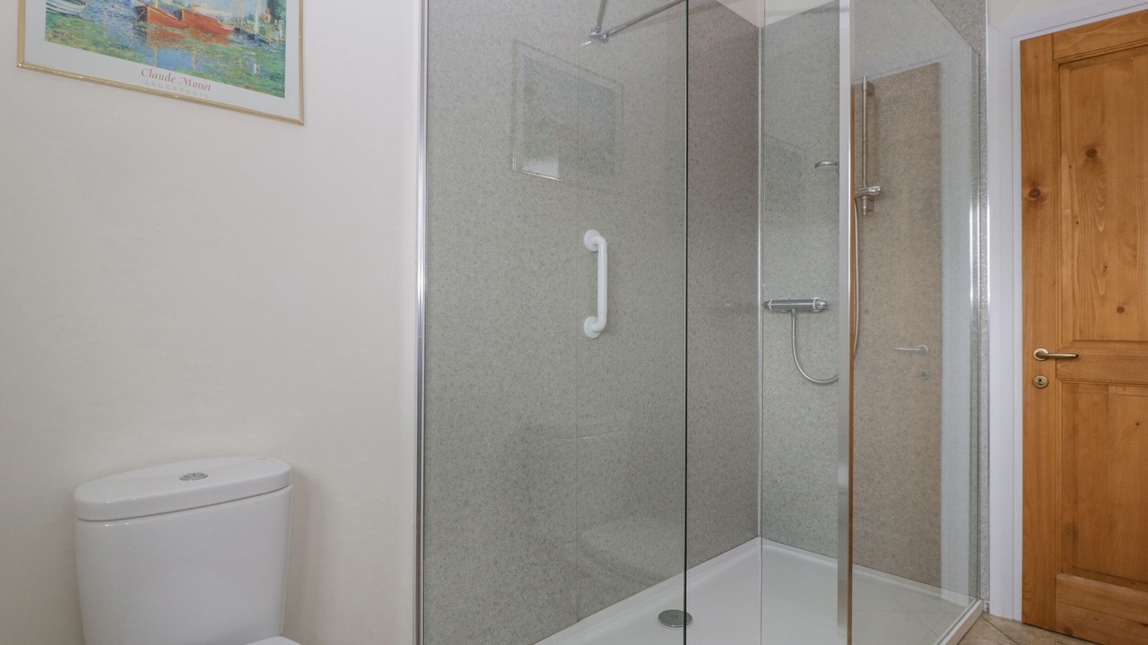 Photo of Bathroom in Queen Camel