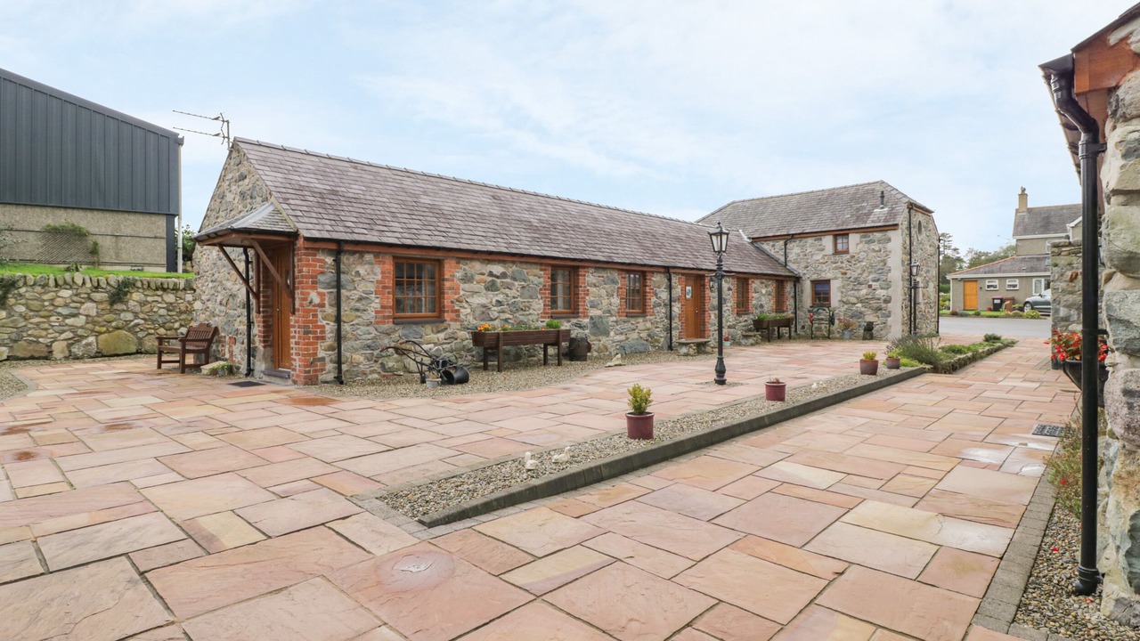 Photo of Others in Bont Newydd