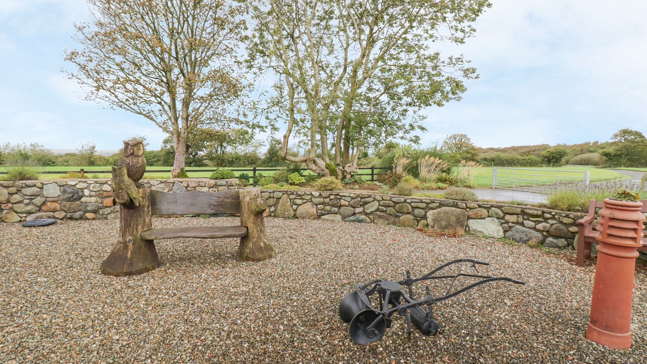 Photo of Others in Bont Newydd