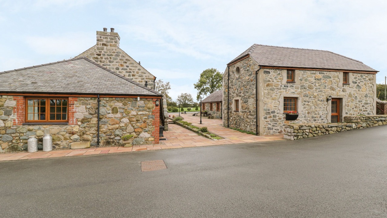 Photo of Others in Bont Newydd