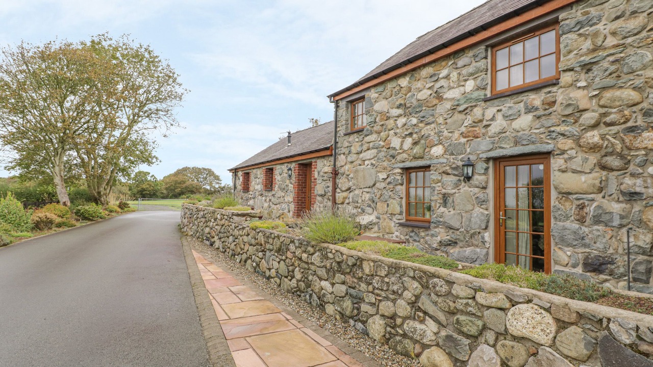 Photo of Others in Bont Newydd