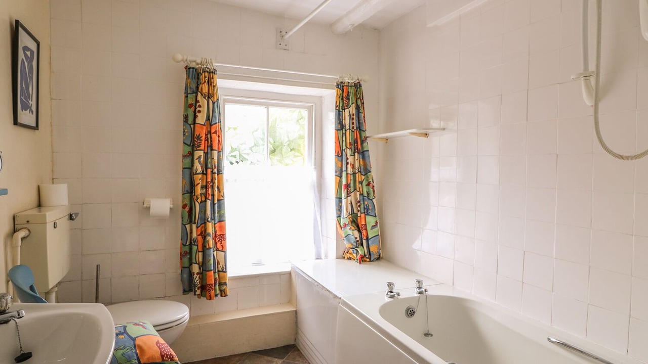 Photo of Bathroom in Llandefeilog