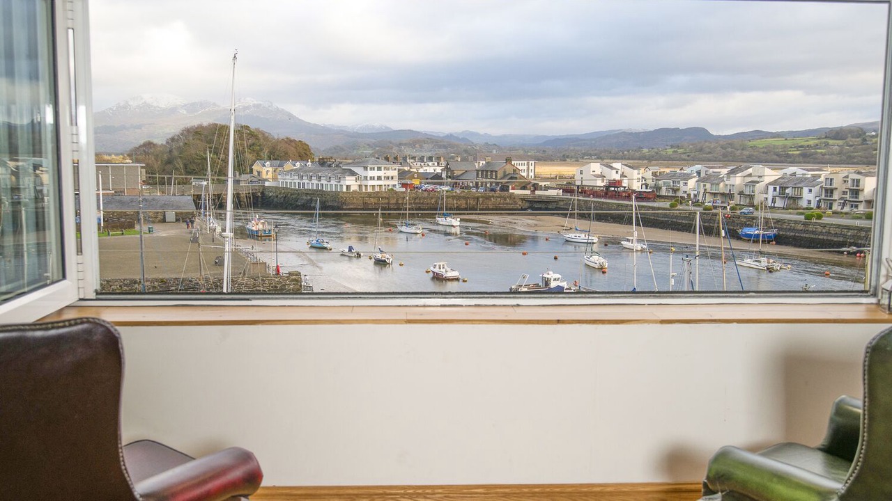 Photo of Others in Borth-y-Gest