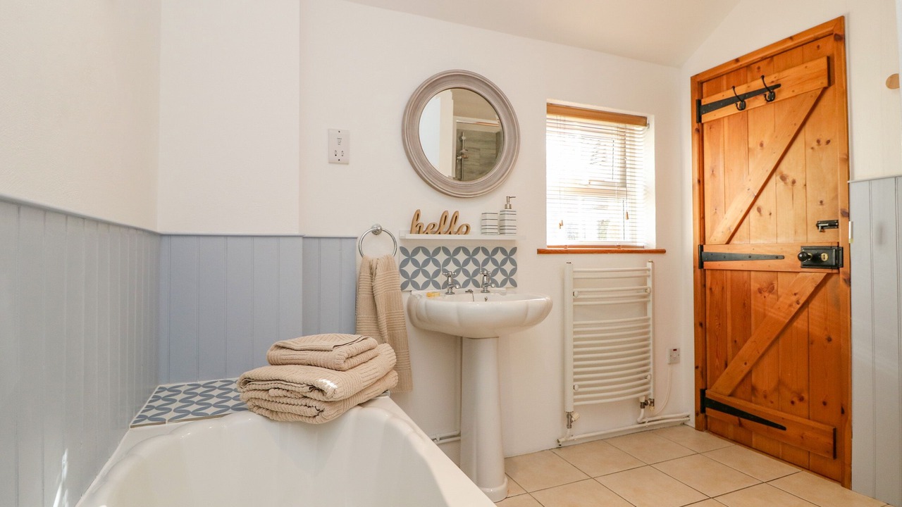 Photo of Others in Mabe