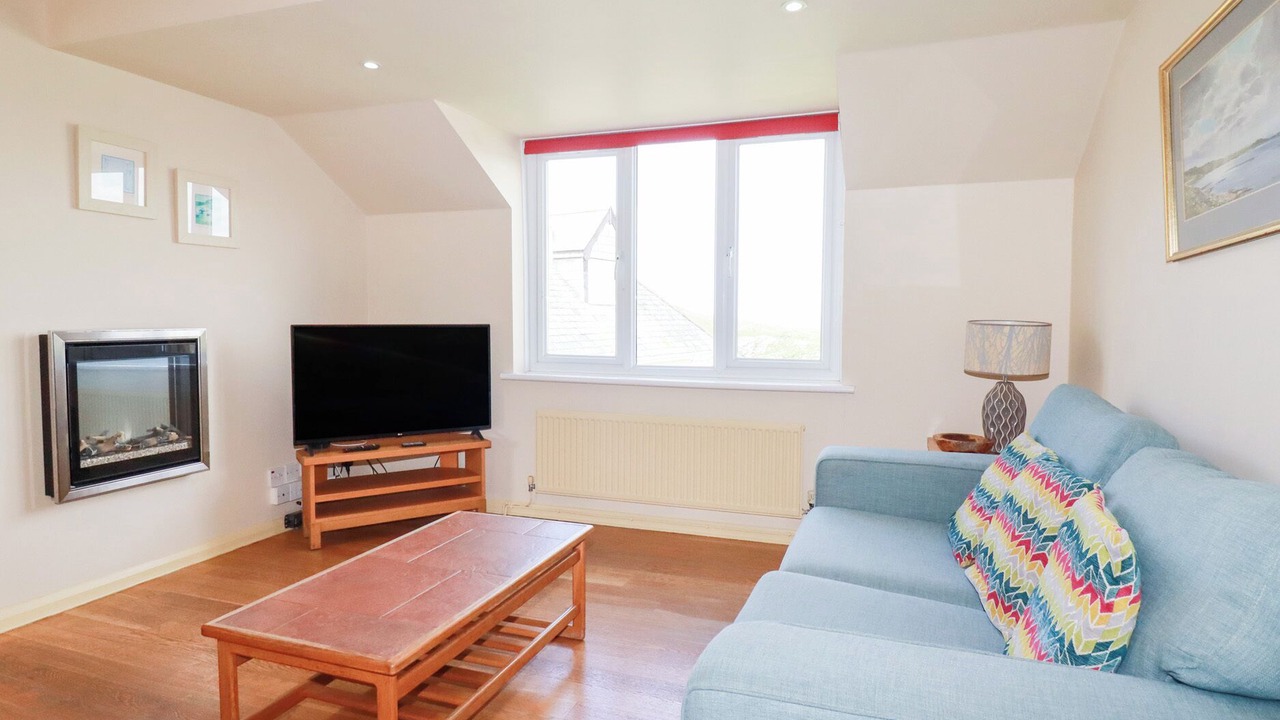 Photo of Others in Lusty Glaze