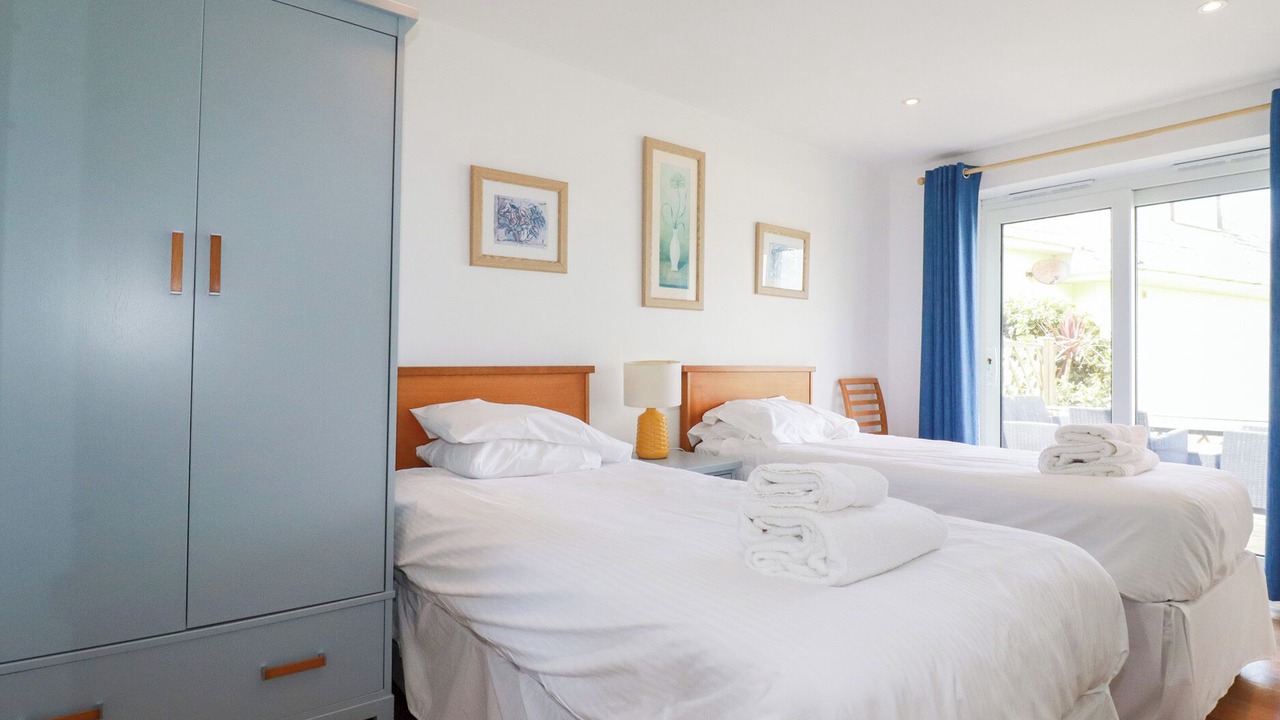 Photo of Others in Lusty Glaze