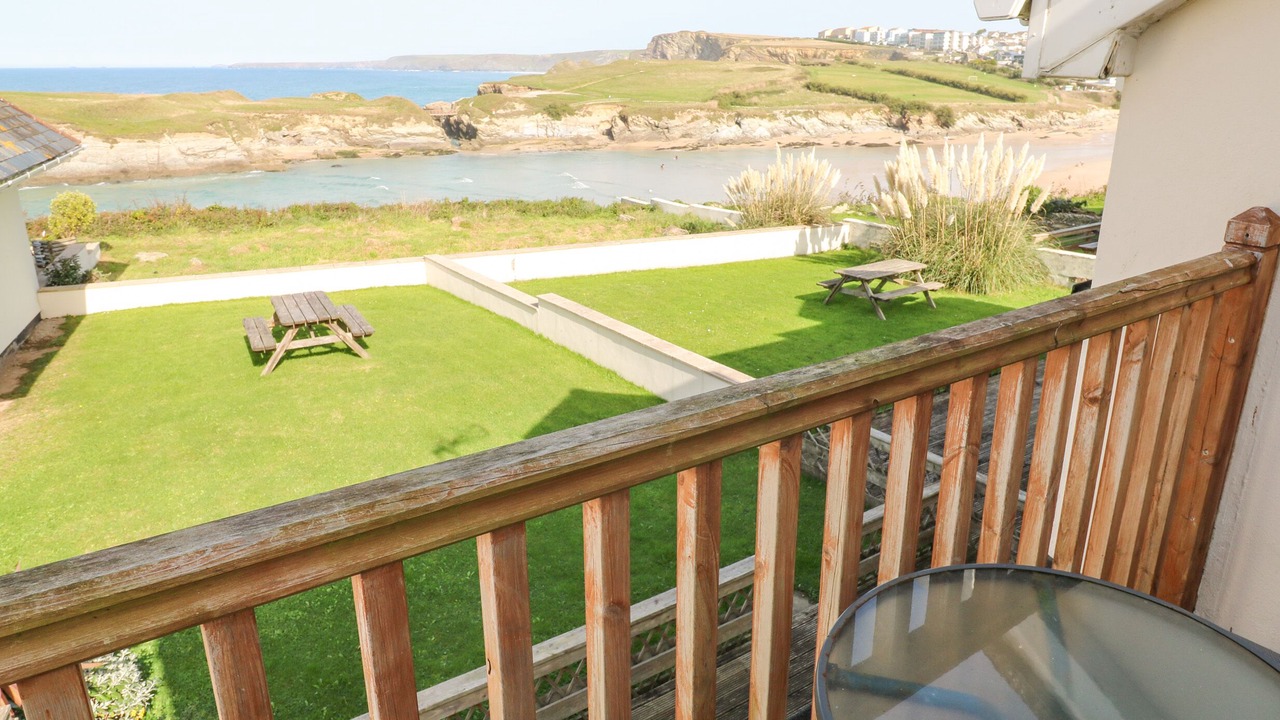 Photo of Others in Lusty Glaze