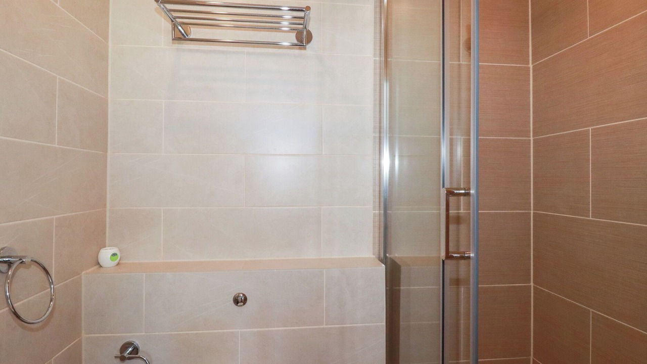 Photo of Others in Lusty Glaze