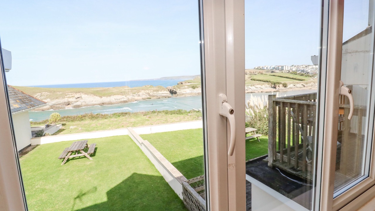 Photo of Others in Lusty Glaze