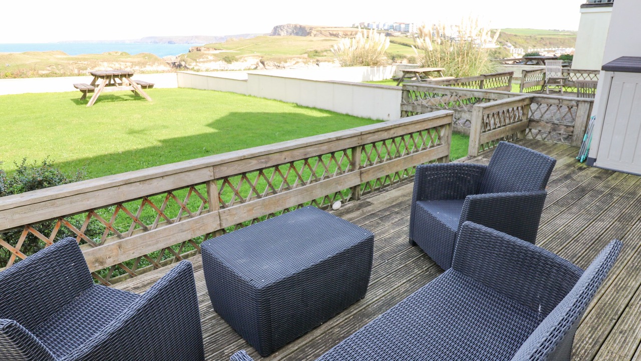 Photo of Others in Lusty Glaze