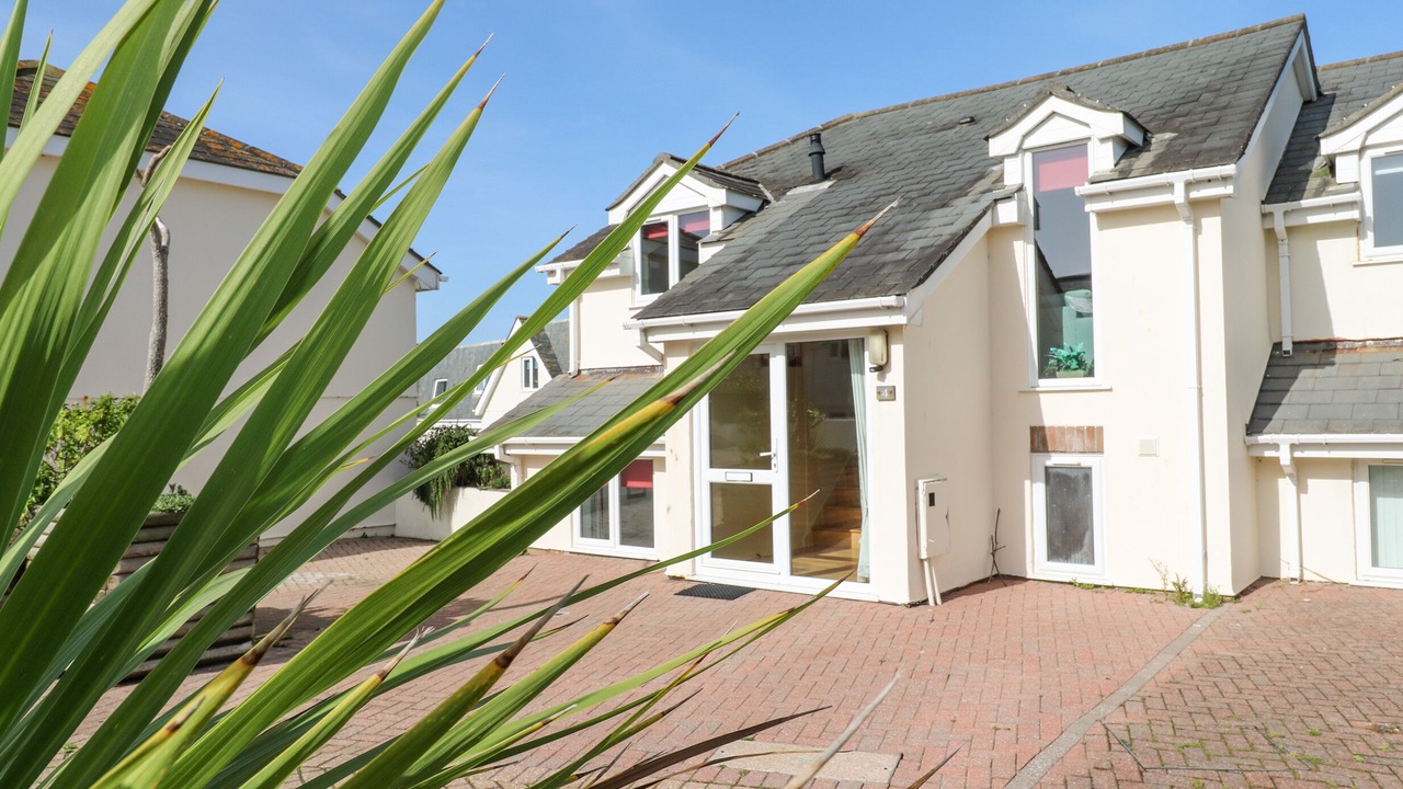 Photo of Outdoor in Lusty Glaze