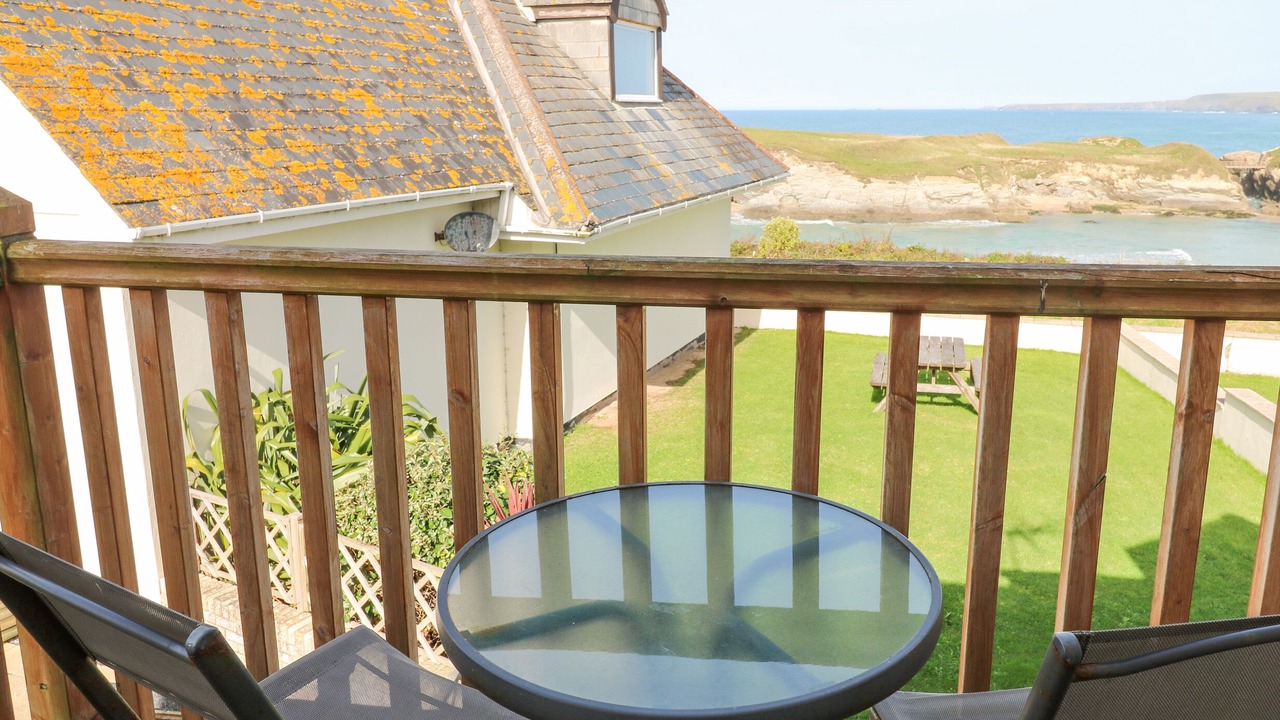 Photo of Others in Lusty Glaze