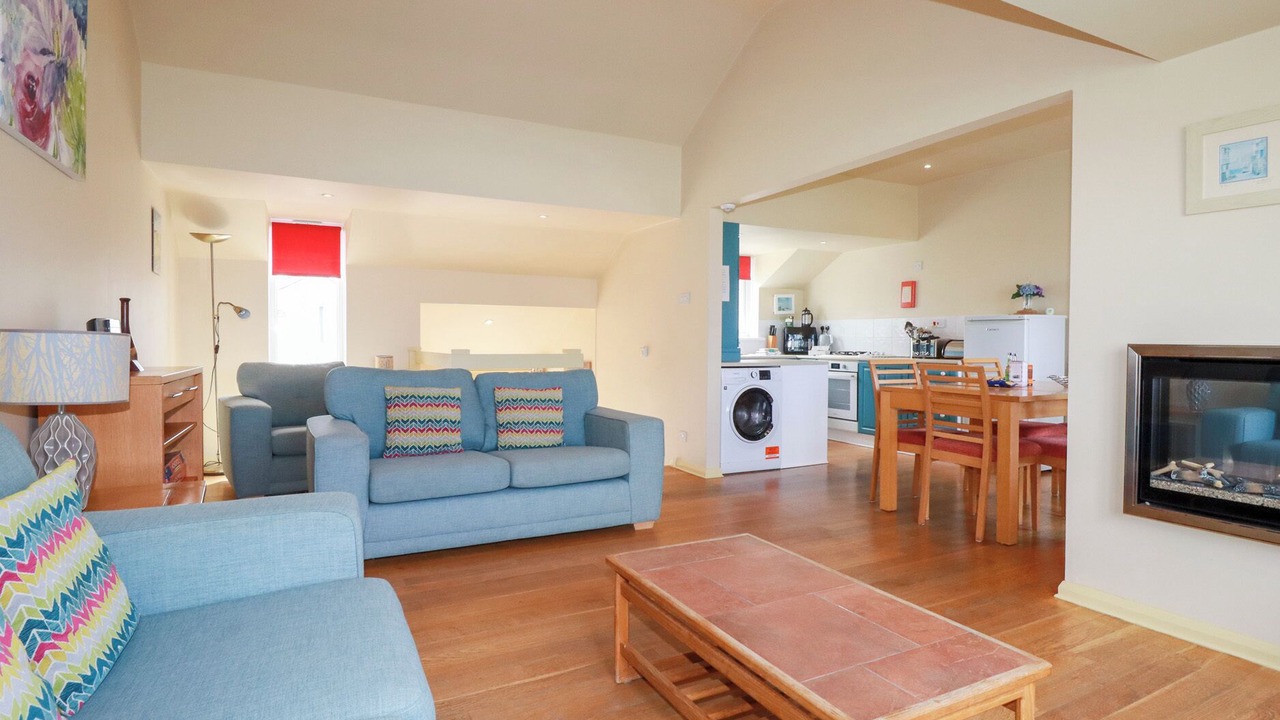 Photo of Others in Lusty Glaze