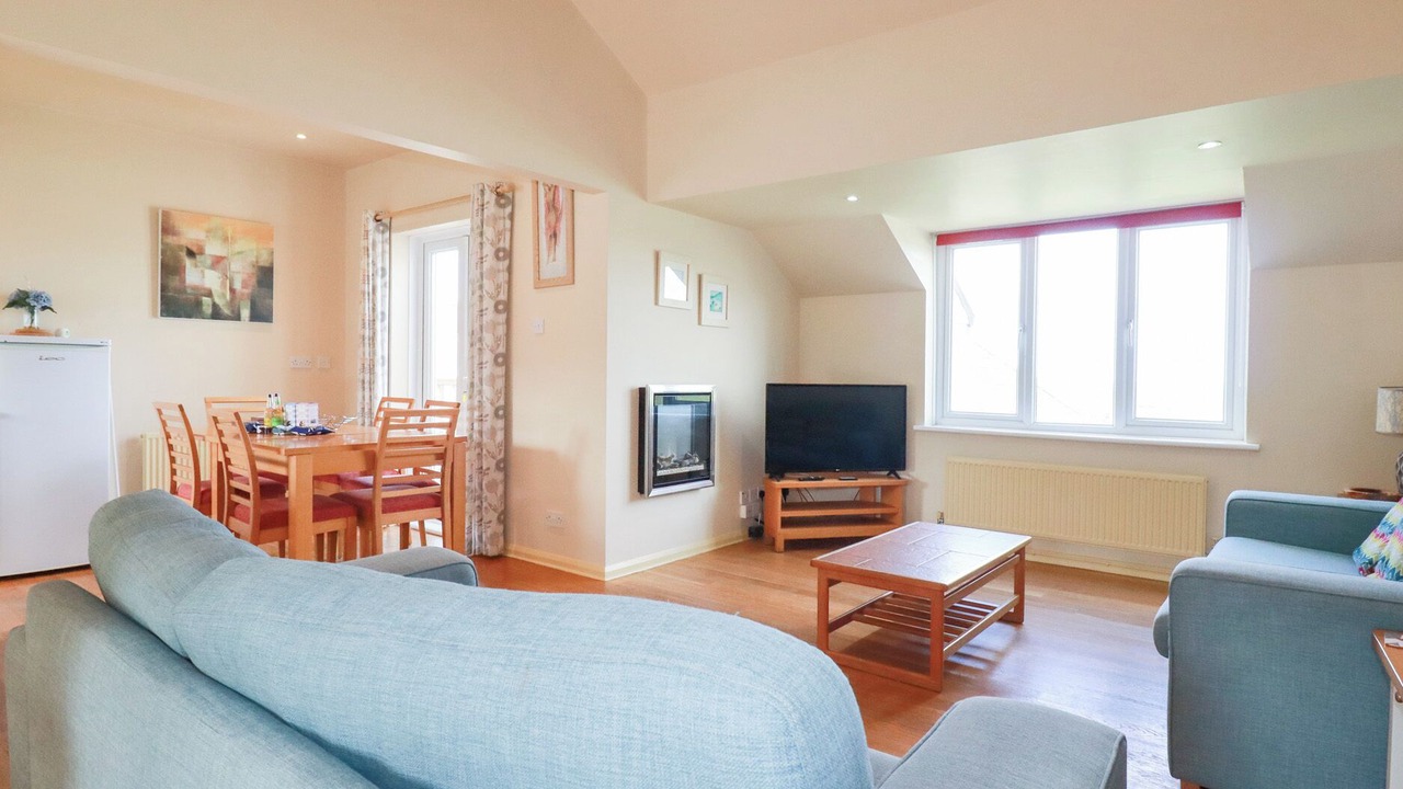 Photo of Others in Lusty Glaze