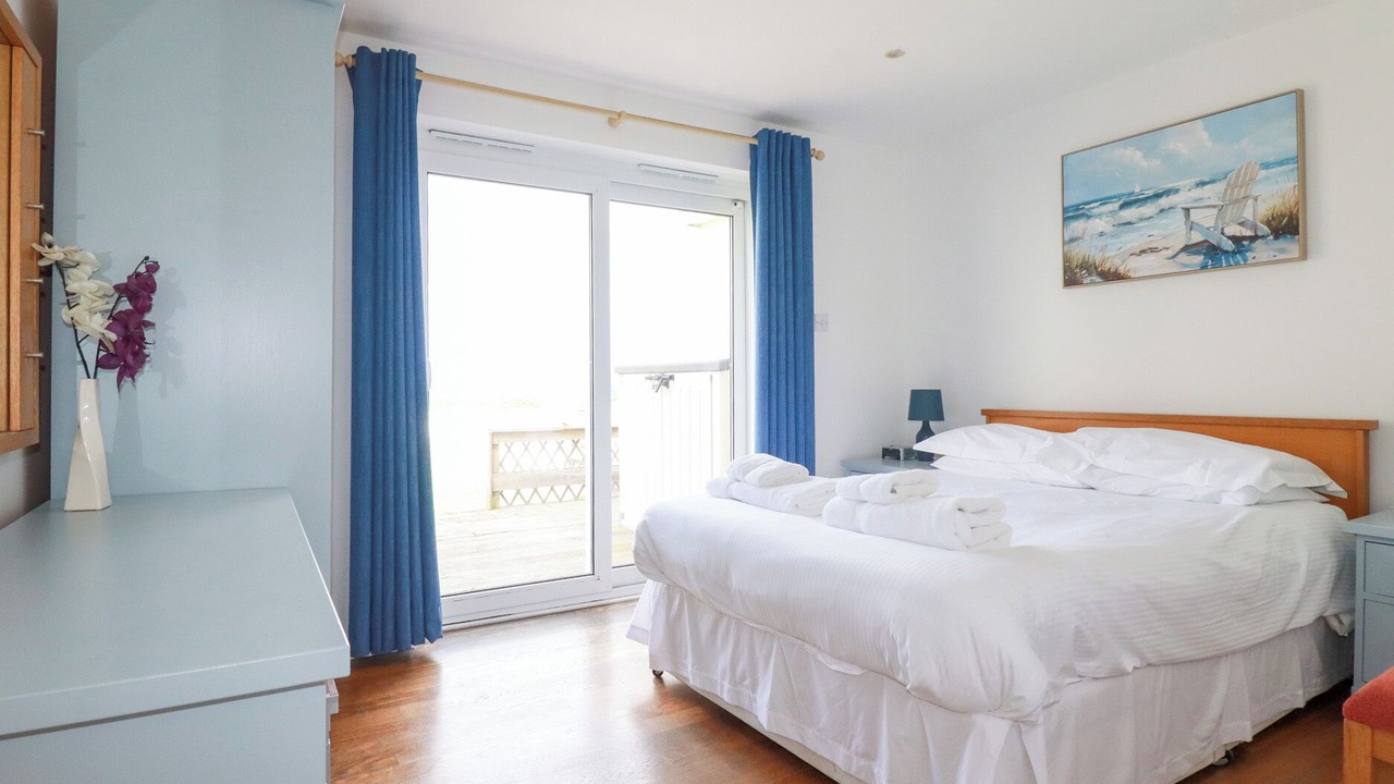 Photo of Others in Lusty Glaze