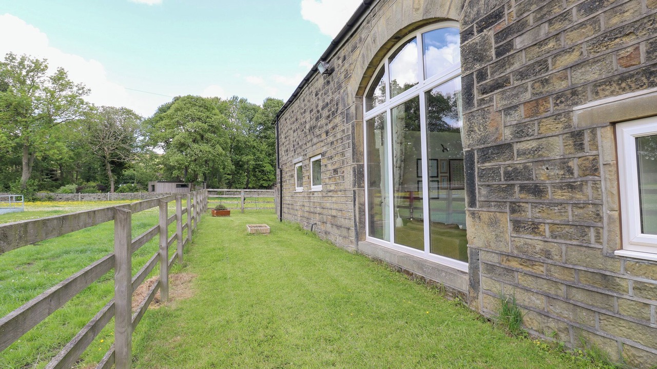 Photo of Others in Millhouse Green