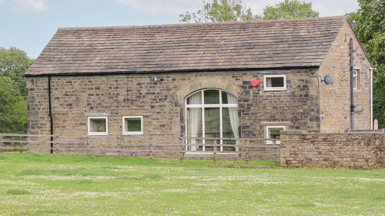 Photo of Outdoor in Millhouse Green