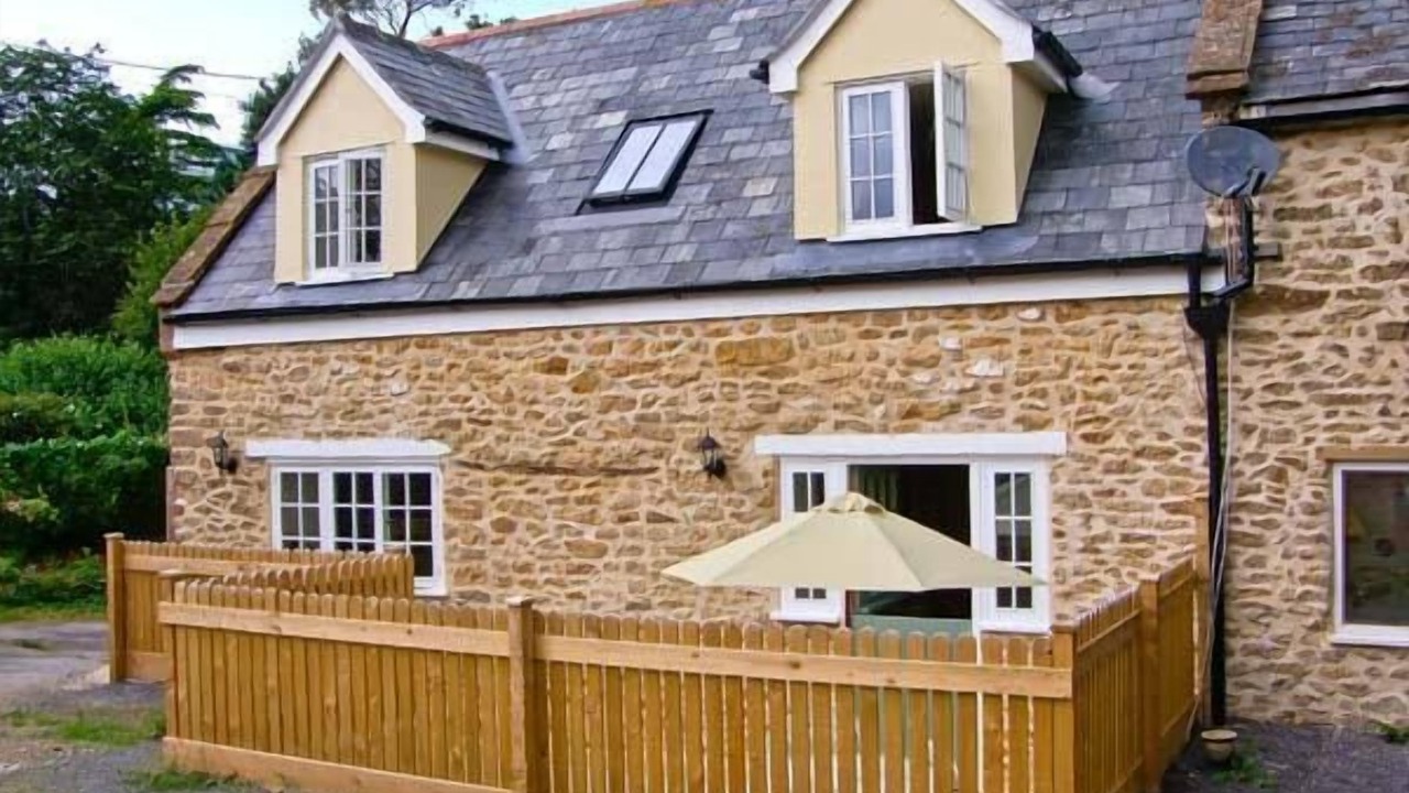Photo of Buildings in Haselbury Plucknett