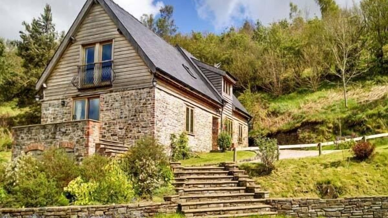 Photo of Buildings in Tirabad